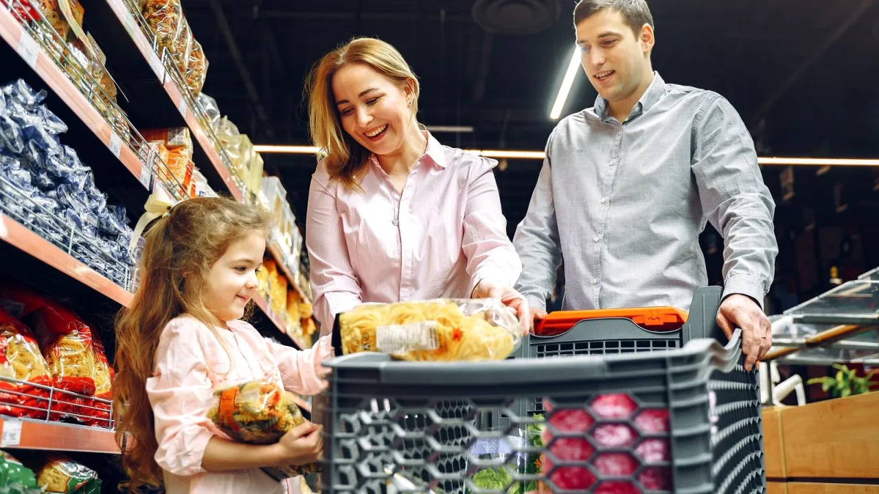 Market reyonunda mutfak ürünleri
